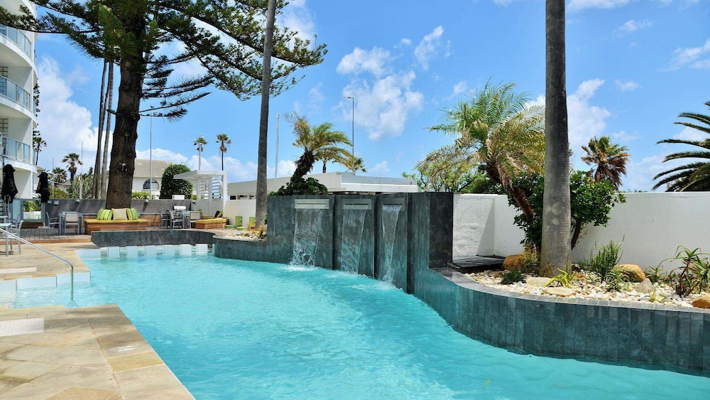 Peninsula All-Suite Hotel by Dream Resorts — Swimming pool in Cape Town, Western Cape