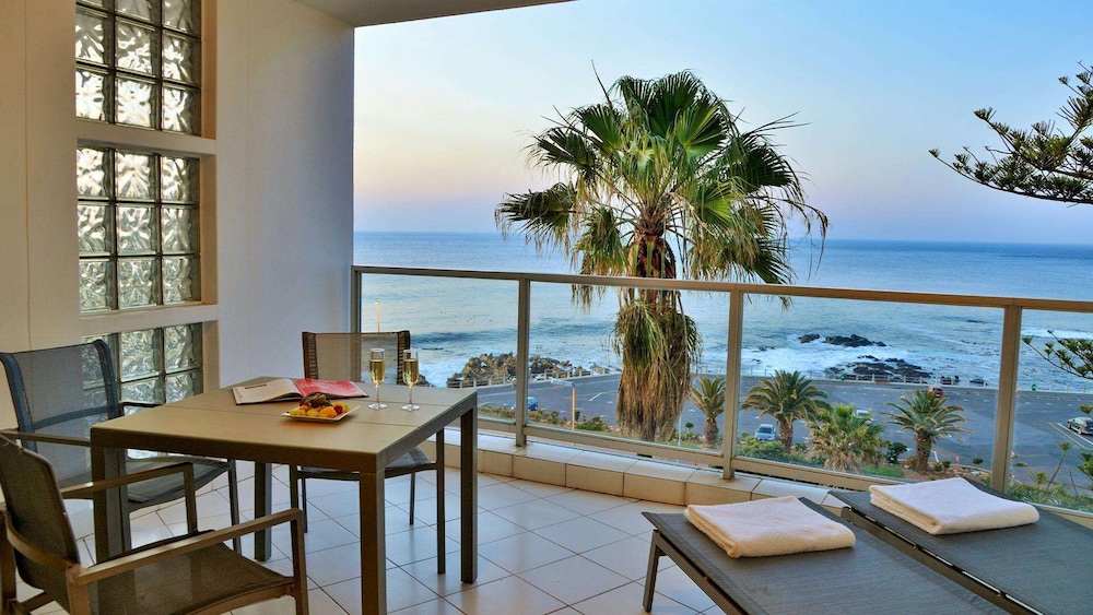 Peninsula All-Suite Hotel by Dream Resorts — Hotel rooms in Cape Town, Western Cape