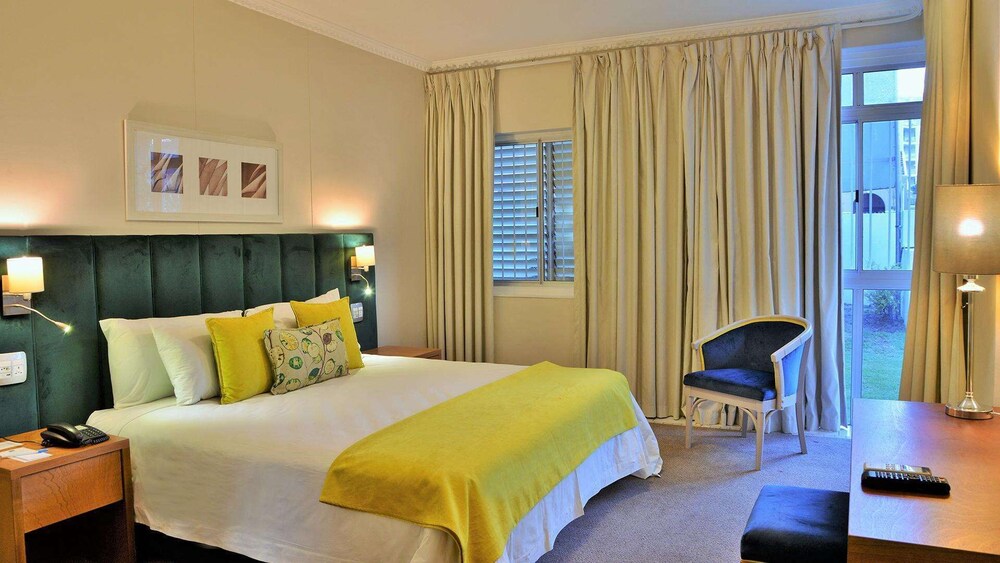 Peninsula All-Suite Hotel by Dream Resorts — Hotel rooms in Cape Town, Western Cape