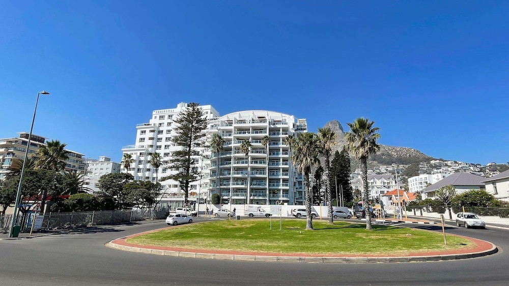 Peninsula All-Suite Hotel by Dream Resorts — Hotel building in Cape Town, Western Cape