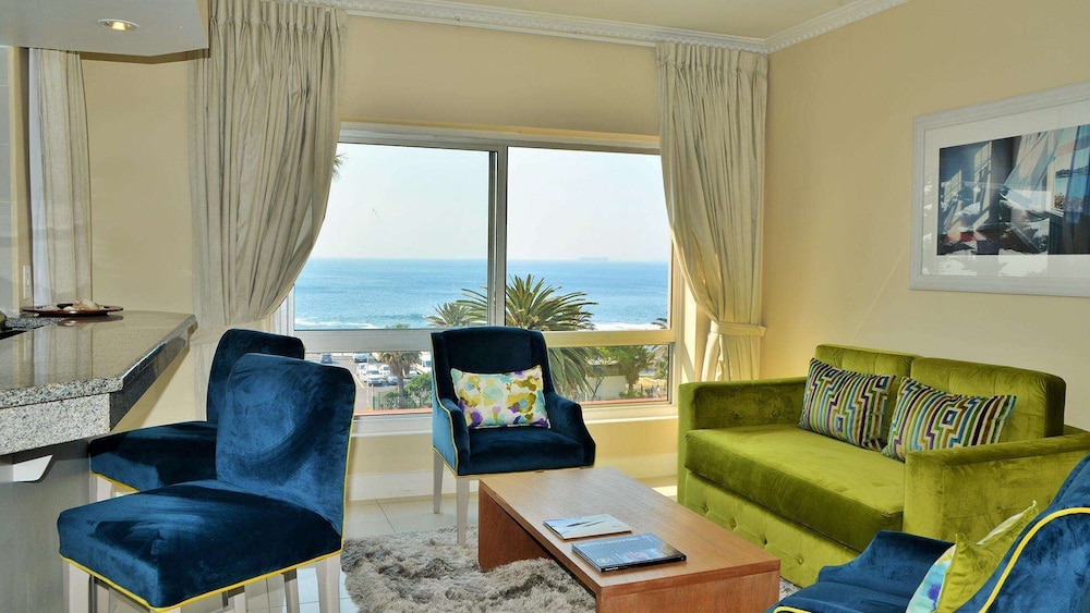 Peninsula All-Suite Hotel by Dream Resorts — Hotel rooms in Cape Town, Western Cape