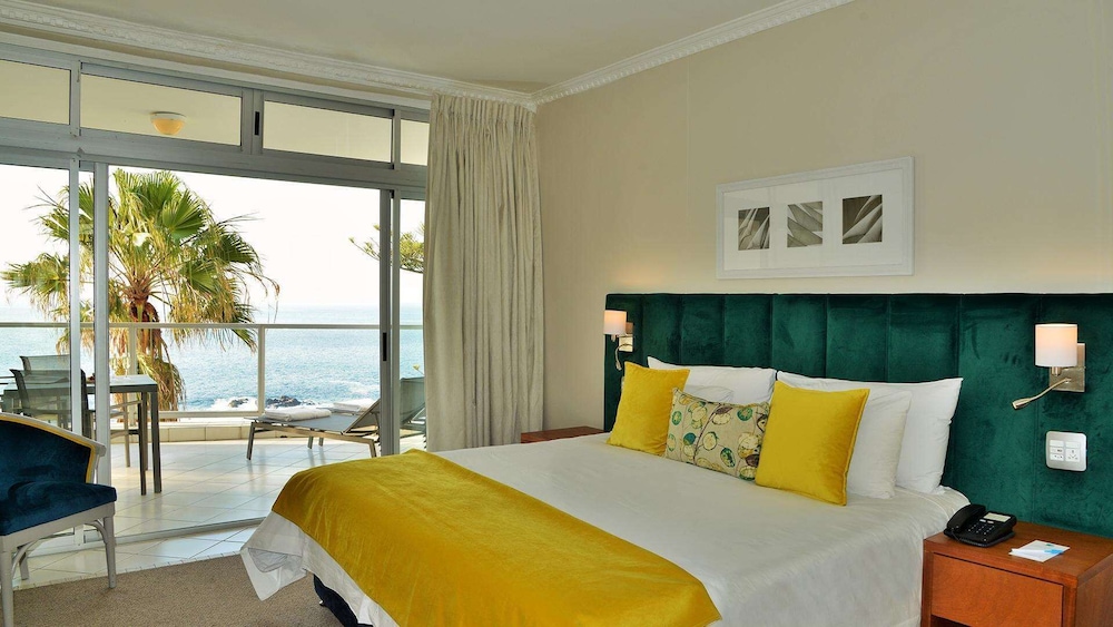 Peninsula All-Suite Hotel by Dream Resorts — Hotel rooms in Cape Town, Western Cape