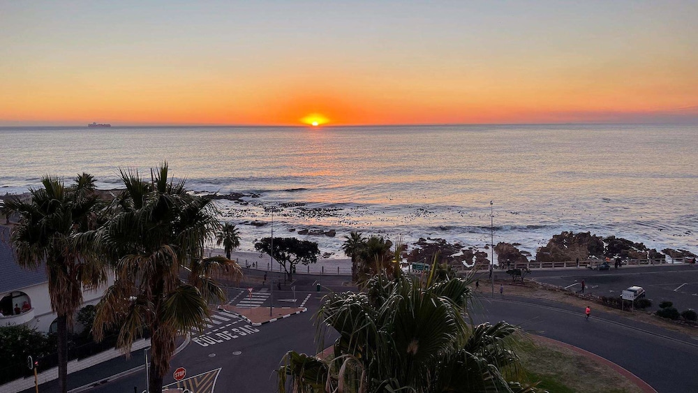 Peninsula All-Suite Hotel by Dream Resorts — Beach in Cape Town, Western Cape