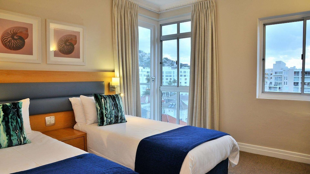 Peninsula All-Suite Hotel by Dream Resorts — Hotel rooms in Cape Town, Western Cape