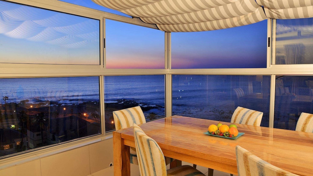 Peninsula All-Suite Hotel by Dream Resorts — Hotel rooms in Cape Town, Western Cape
