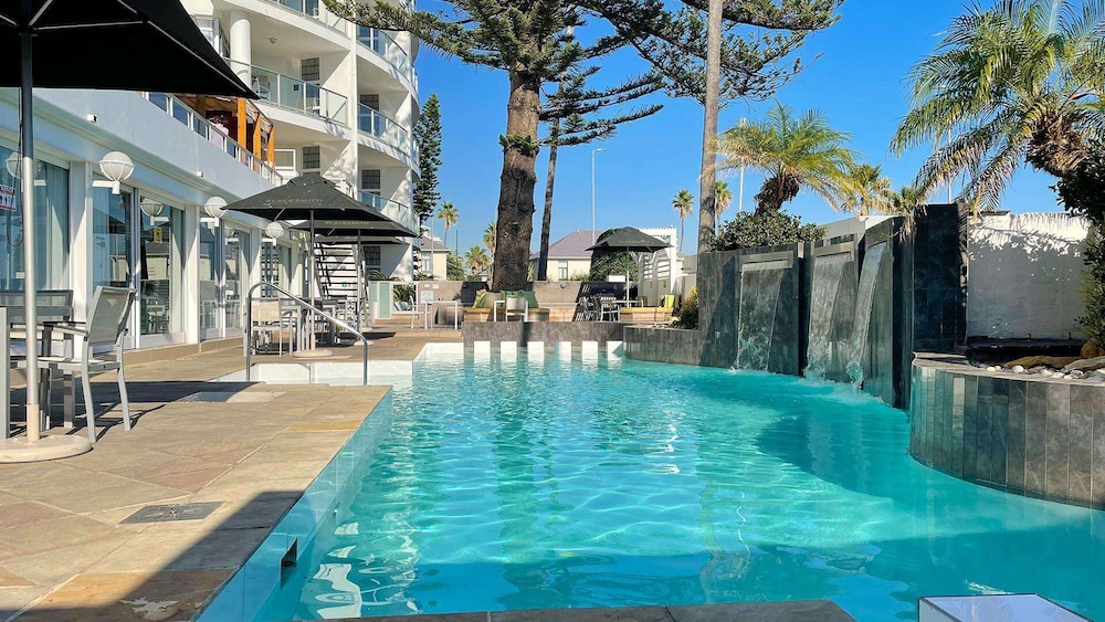 Peninsula All-Suite Hotel by Dream Resorts — Swimming pool in Cape Town, Western Cape