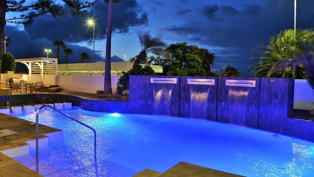 Peninsula All-Suite Hotel by Dream Resorts — Swimming pool in Cape Town, Western Cape