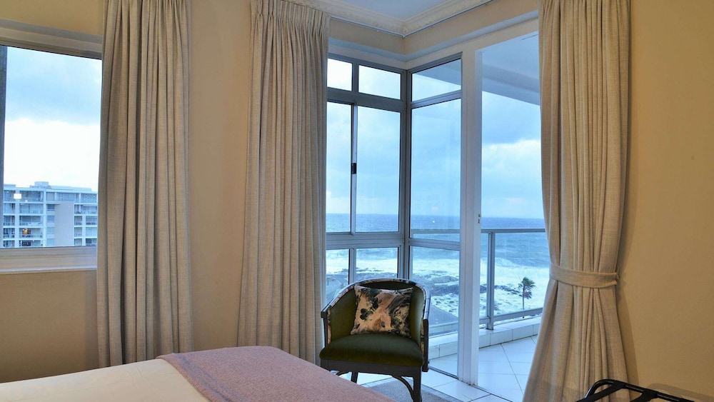 Peninsula All-Suite Hotel by Dream Resorts — Hotel rooms in Cape Town, Western Cape