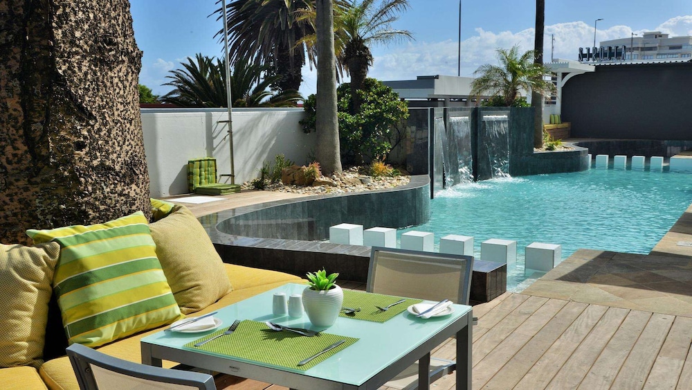 Peninsula All-Suite Hotel by Dream Resorts — Swimming pool in Cape Town, Western Cape