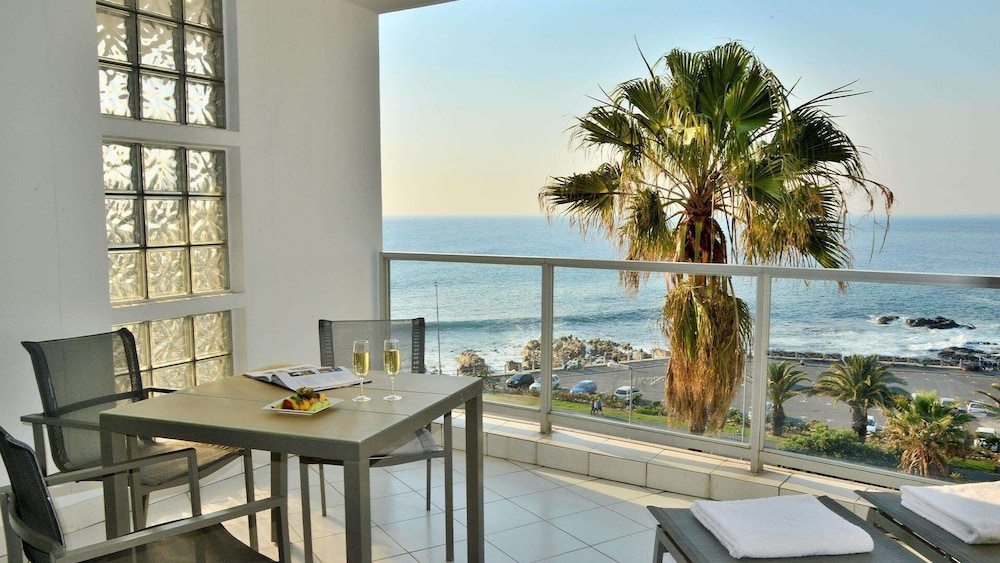 Peninsula All-Suite Hotel by Dream Resorts — Hotel rooms in Cape Town, Western Cape
