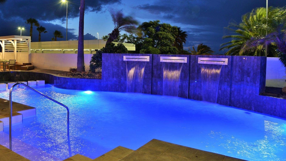 Peninsula All-Suite Hotel by Dream Resorts — Swimming pool in Cape Town, Western Cape