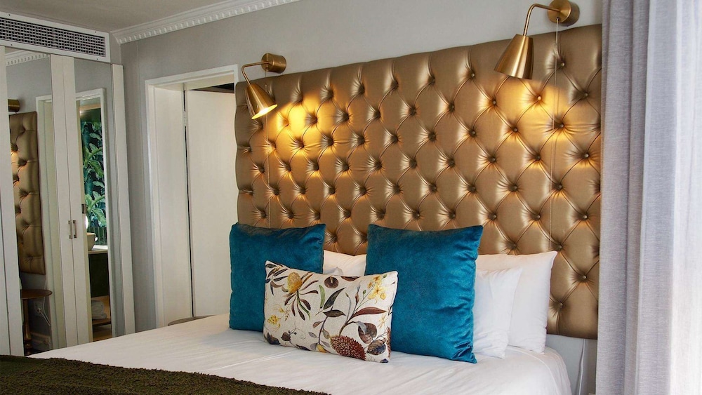 Peninsula All-Suite Hotel by Dream Resorts — Hotel rooms in Cape Town, Western Cape