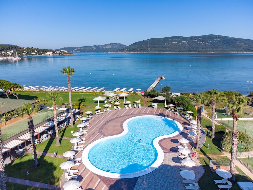 Hotel Corte Rosada – Adults Only Affiliated by Meliá — Swimming pool in Alghero, Sardinia