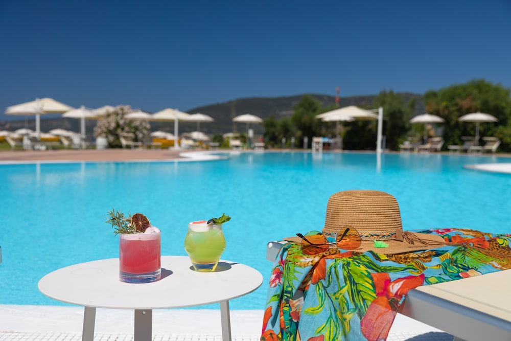 Hotel Corte Rosada – Adults Only Affiliated by Meliá — Swimming pool in Alghero, Sardinia