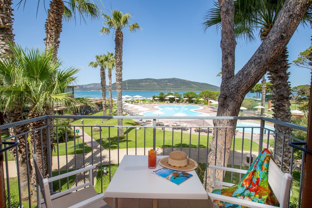 Hotel Corte Rosada – Adults Only Affiliated by Meliá — Swimming pool in Alghero, Sardinia