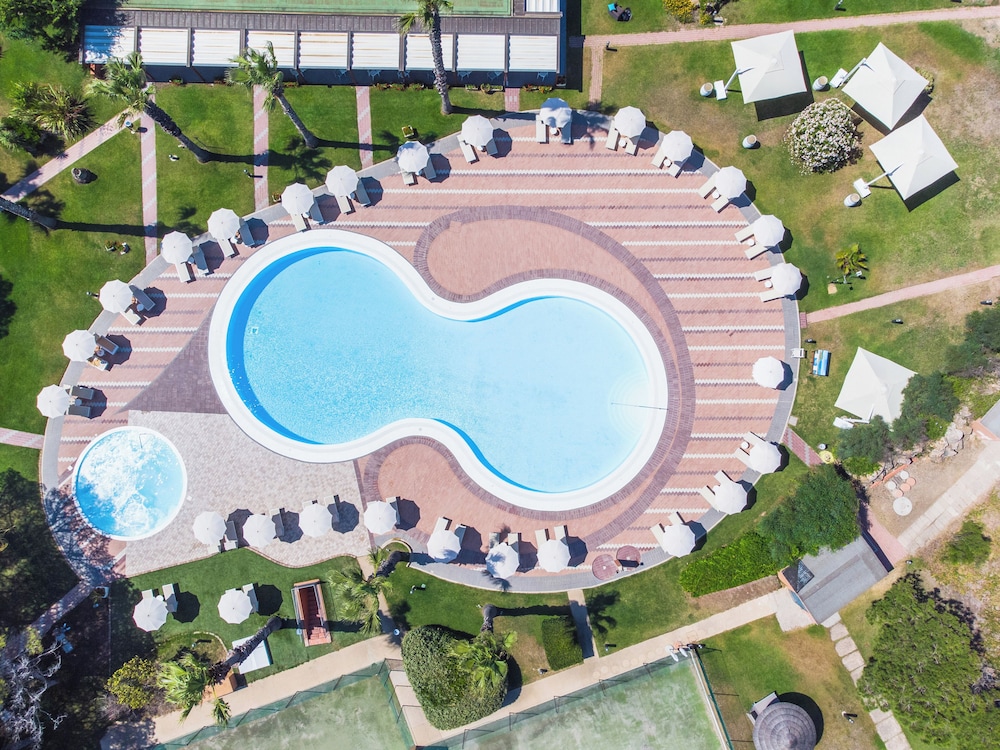 Hotel Corte Rosada – Adults Only Affiliated by Meliá — Swimming pool in Alghero, Sardinia