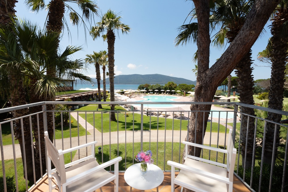 Hotel Corte Rosada – Adults Only Affiliated by Meliá — Swimming pool in Alghero, Sardinia
