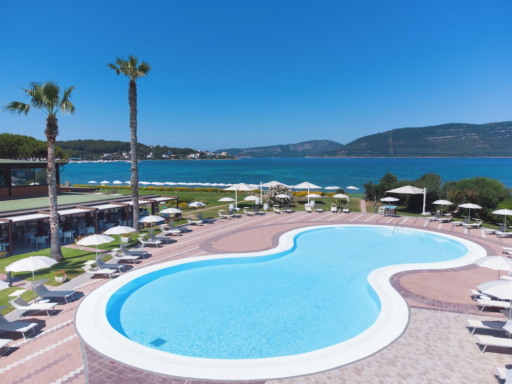 Hotel Corte Rosada – Adults Only Affiliated by Meliá — Swimming pool in Alghero, Sardinia