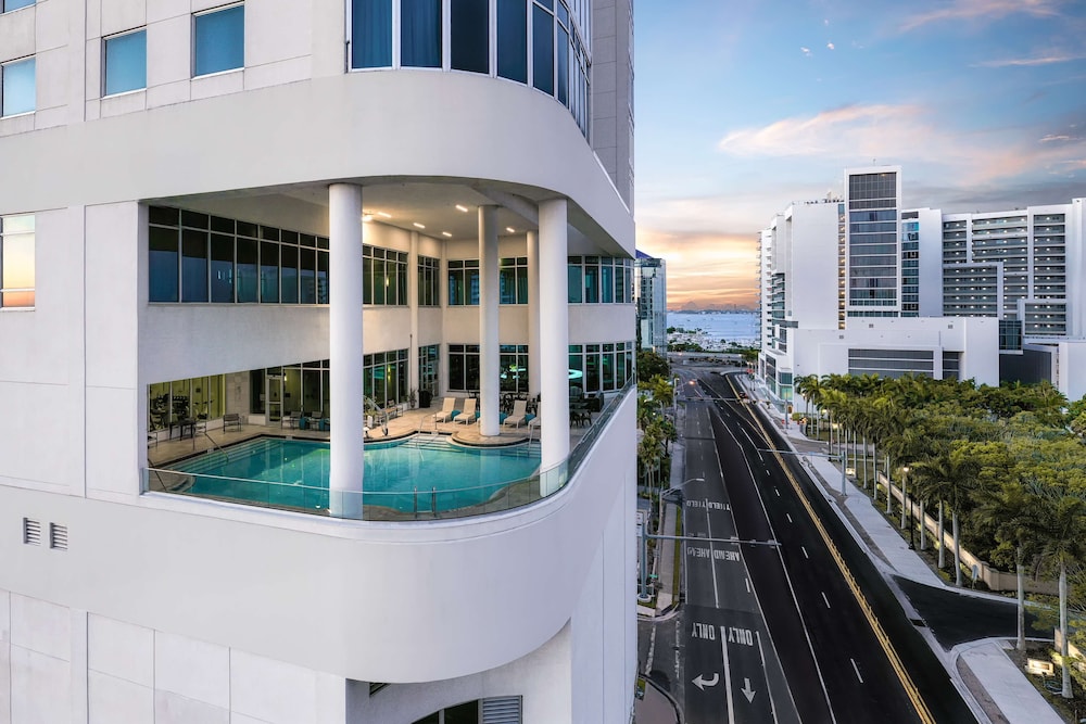 Embassy Suites by Hilton Sarasota, FL — Hotel building in Sarasota, Florida