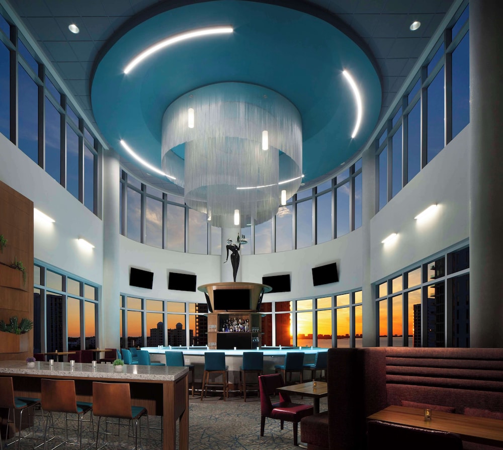 Embassy Suites by Hilton Sarasota, FL — Restaurant & bars in Sarasota, Florida