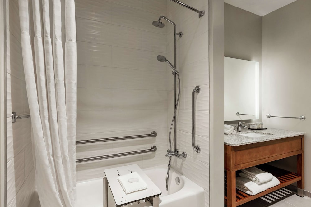 Embassy Suites by Hilton Sarasota, FL — Hotel rooms in Sarasota, Florida