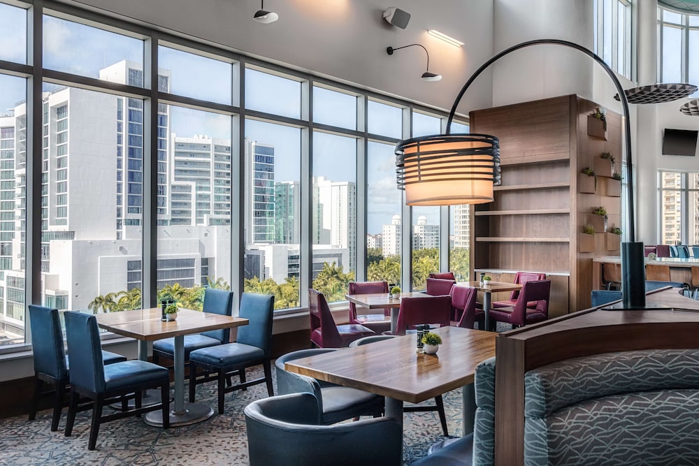 Embassy Suites by Hilton Sarasota, FL — Restaurant & bars in Sarasota, Florida