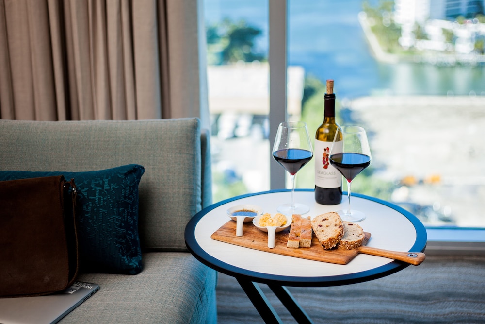 Embassy Suites by Hilton Sarasota, FL — Hotel rooms in Sarasota, Florida
