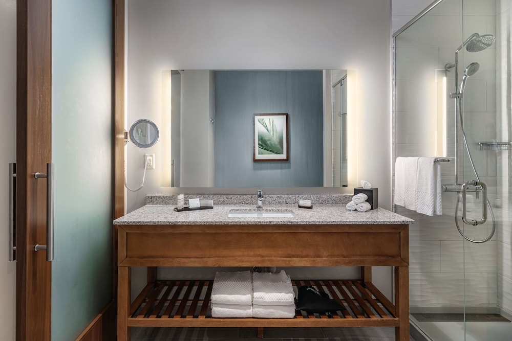 Embassy Suites by Hilton Sarasota, FL — Hotel rooms in Sarasota, Florida