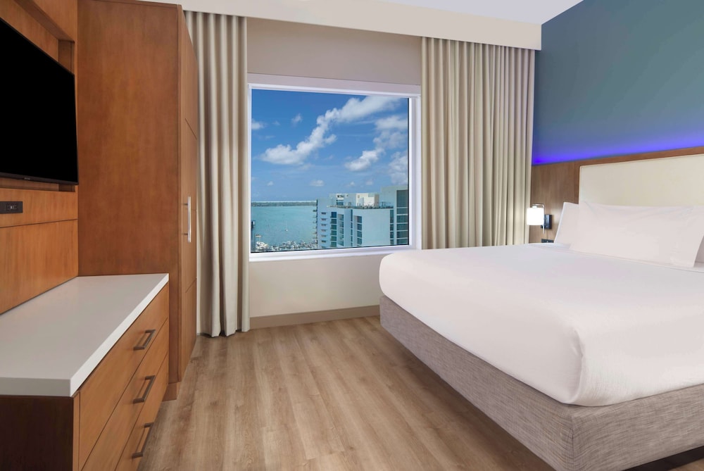 Embassy Suites by Hilton Sarasota, FL — Hotel rooms in Sarasota, Florida