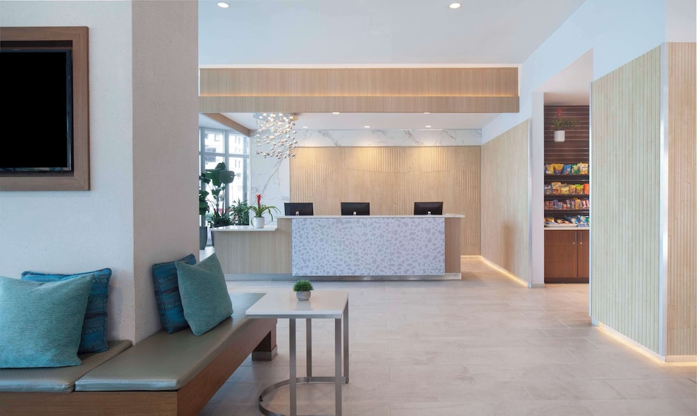 Embassy Suites by Hilton Sarasota, FL — Hotel building in Sarasota, Florida