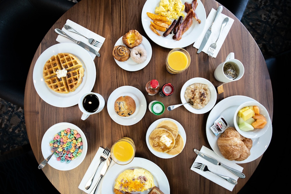 Embassy Suites by Hilton Sarasota, FL — Restaurant & bars in Sarasota, Florida