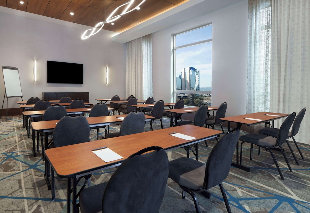 Embassy Suites by Hilton Sarasota, FL — Hotel building in Sarasota, Florida