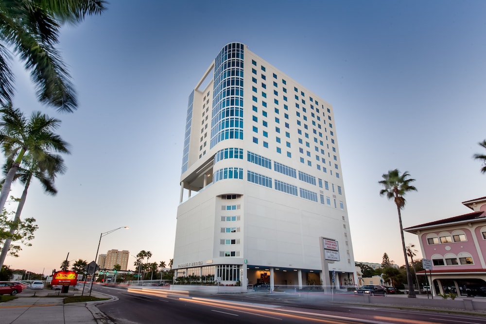 Embassy Suites by Hilton Sarasota, FL — Hotel building in Sarasota, Florida