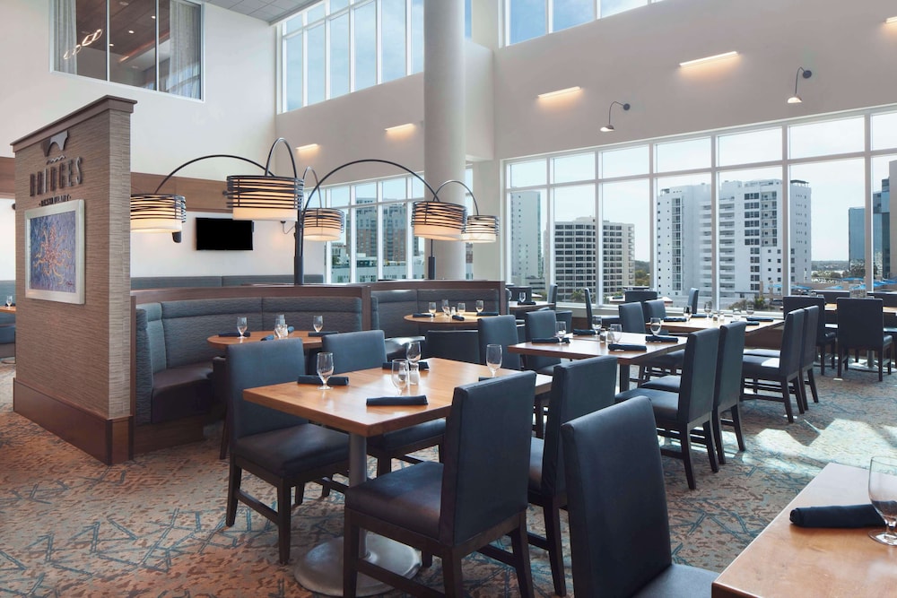 Embassy Suites by Hilton Sarasota, FL — Restaurant & bars in Sarasota, Florida