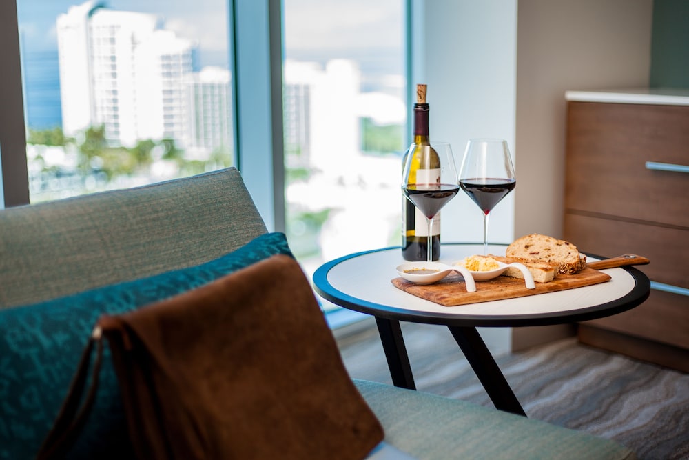 Embassy Suites by Hilton Sarasota, FL — Hotel rooms in Sarasota, Florida