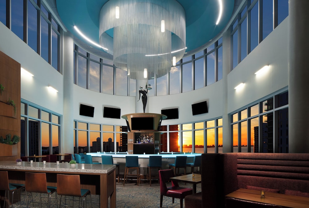 Embassy Suites by Hilton Sarasota, FL — Restaurant & bars in Sarasota, Florida