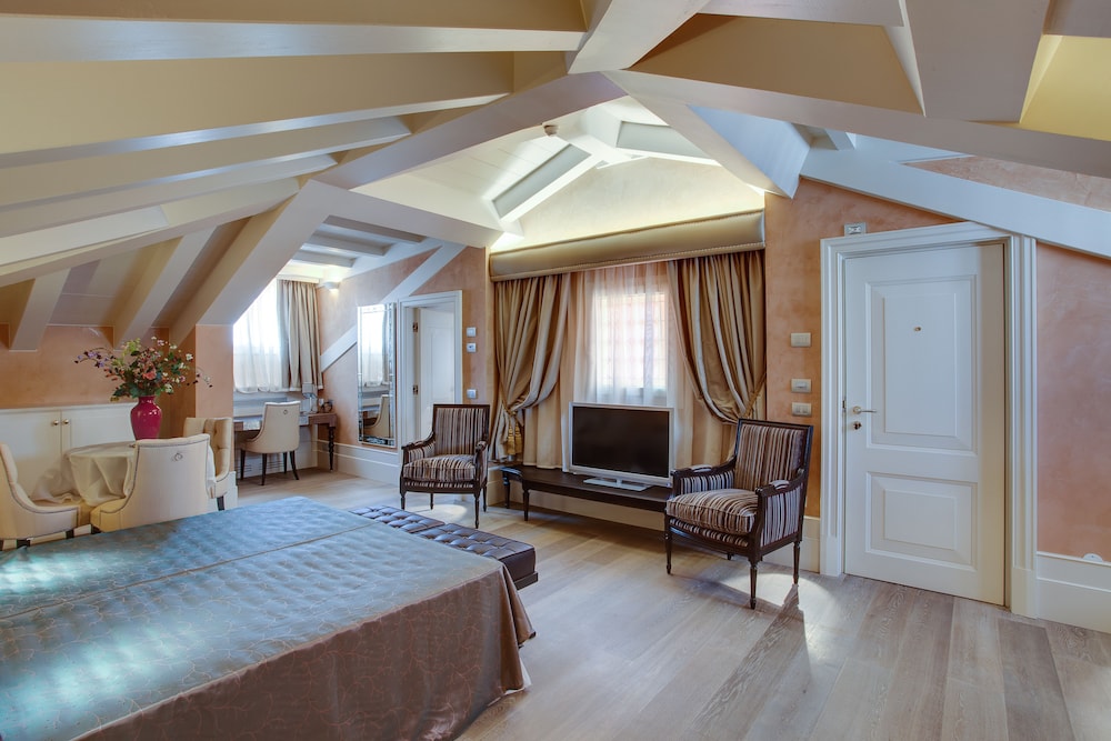 Hotel Moresco — Hotel rooms in Venice, Veneto