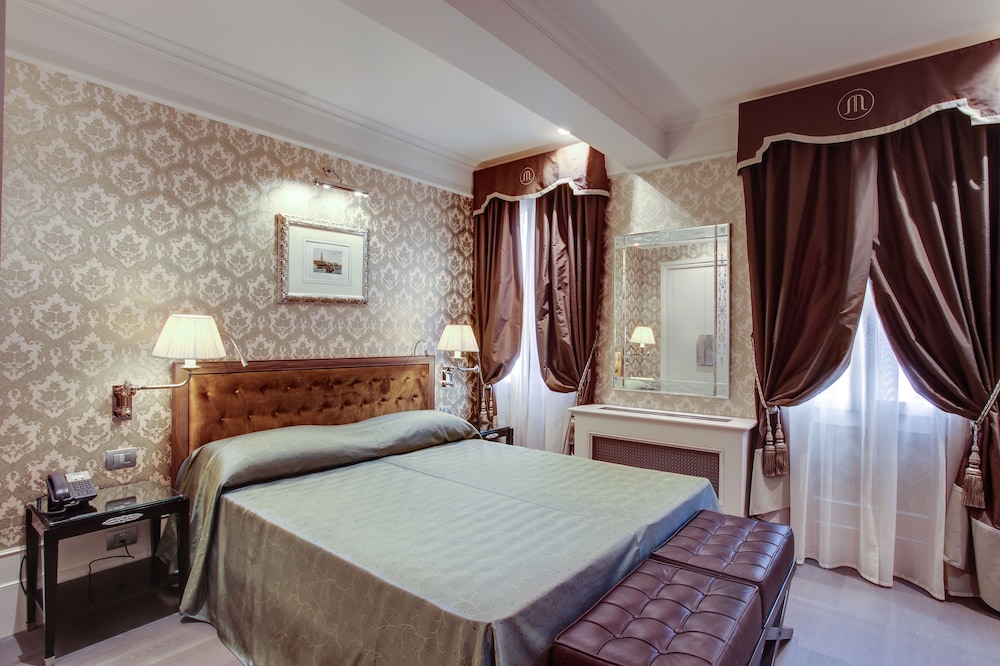 Hotel Moresco — Hotel rooms in Venice, Veneto