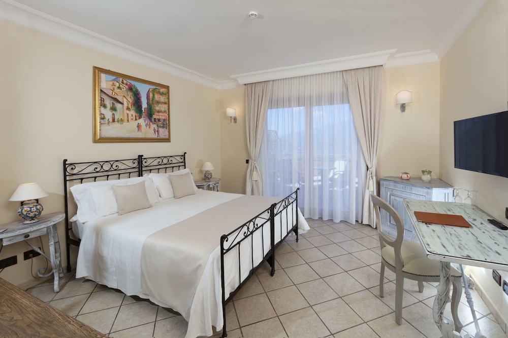 Villa Angela — Hotel rooms in Taormina, Sicily