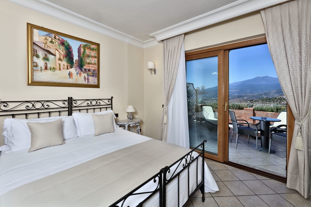 Villa Angela — Hotel rooms in Taormina, Sicily