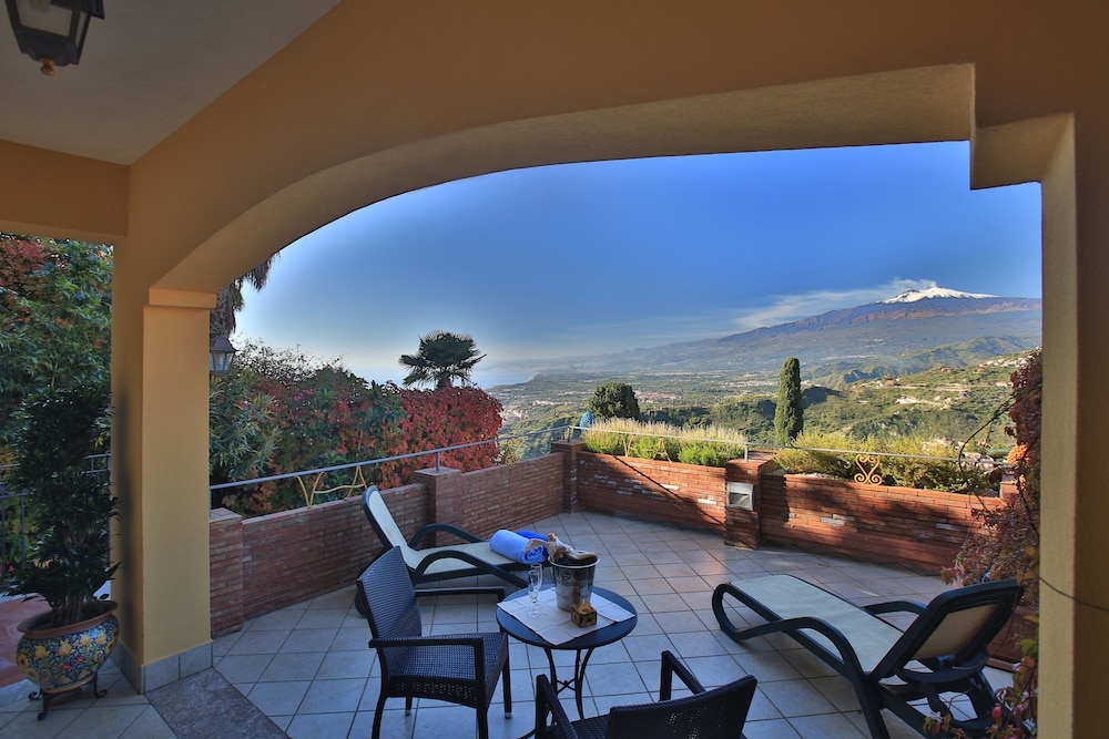 Villa Angela — Hotel building in Taormina, Sicily