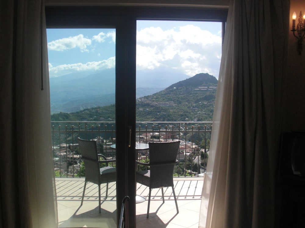 Villa Angela — Hotel rooms in Taormina, Sicily