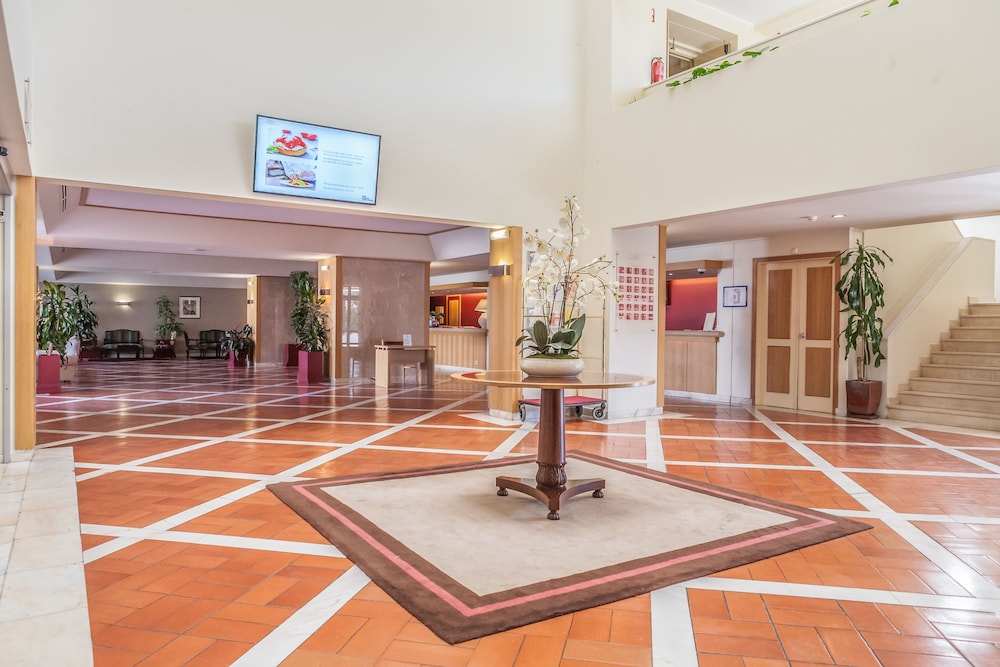 Albufeira Sol Hotel & Spa — Hotel building in Albufeira, Faro