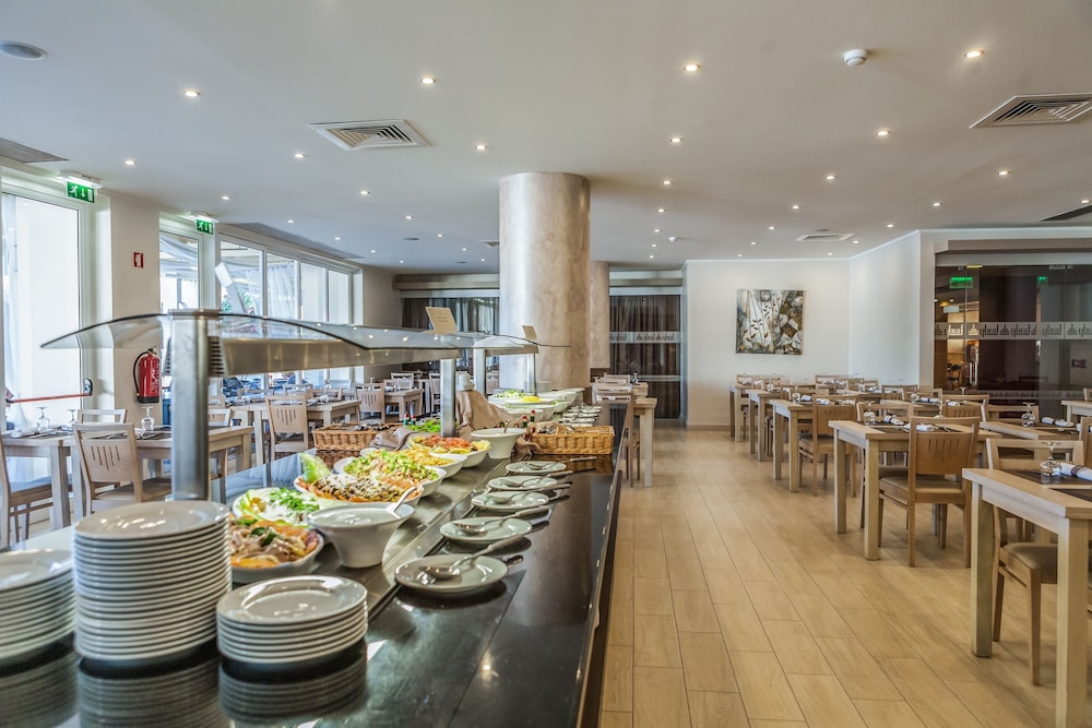 Albufeira Sol Hotel & Spa — Restaurant & bars in Albufeira, Faro