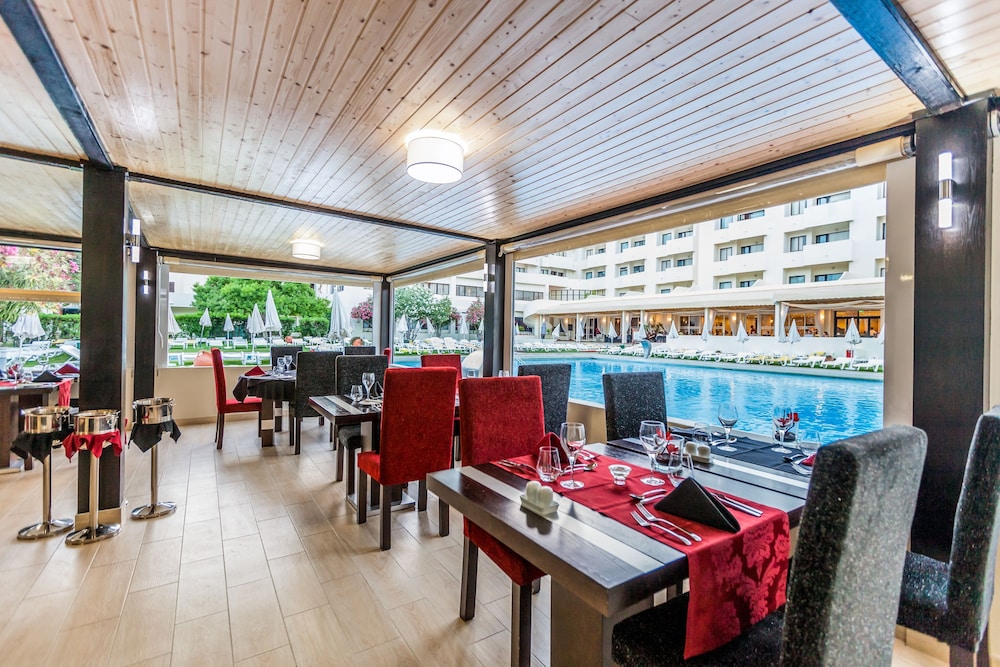 Albufeira Sol Hotel & Spa — Restaurant & bars in Albufeira, Faro