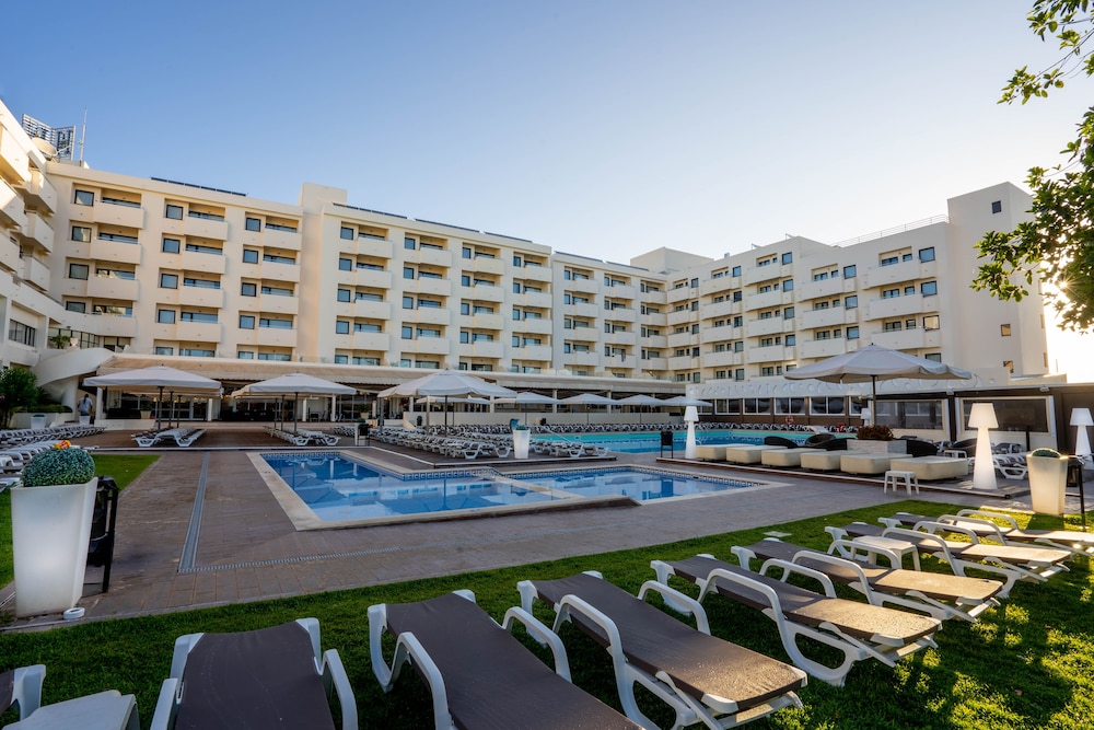 Albufeira Sol Hotel & Spa — Swimming pool in Albufeira, Faro