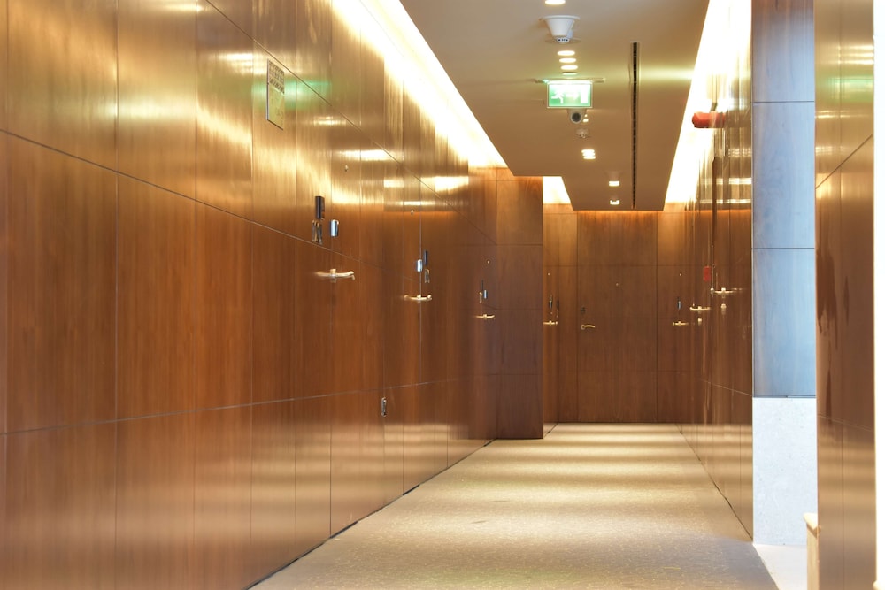 Golden Tulip Media Hotel — Hotel building in Dubai