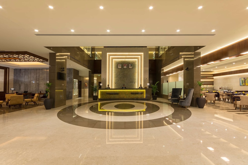 Golden Tulip Media Hotel — Hotel building in Dubai