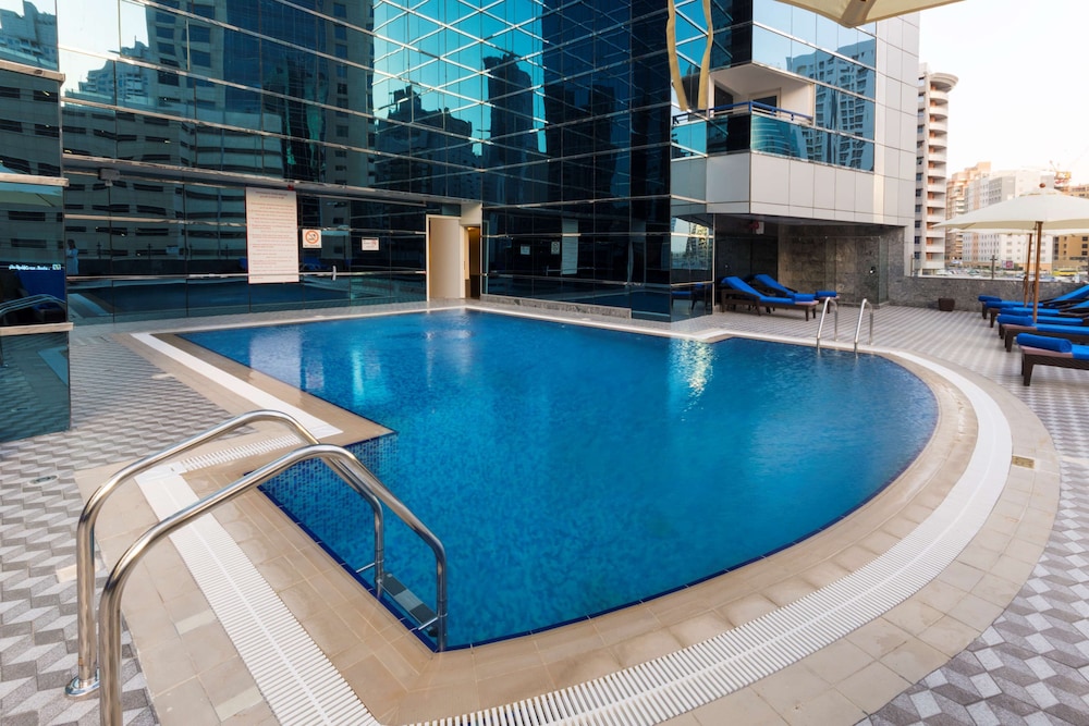Golden Tulip Media Hotel - zdjęcie 2