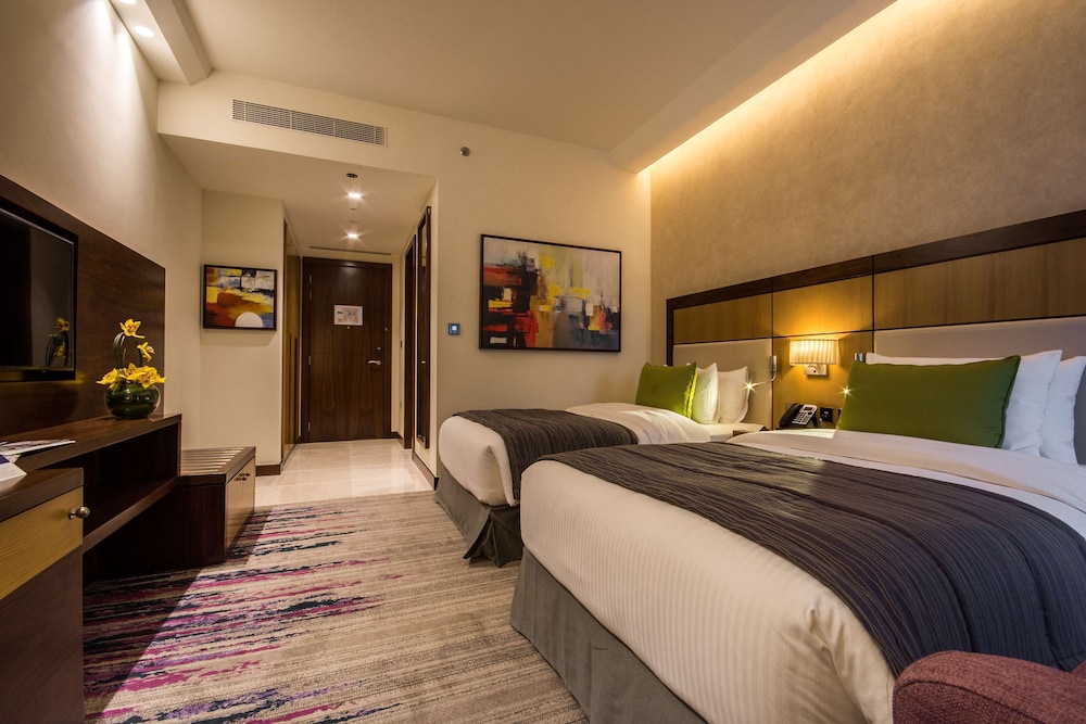 Golden Tulip Media Hotel — Hotel rooms in Dubai